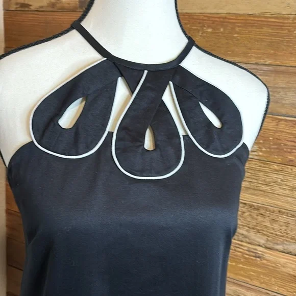 Super cute little black dress by laundry sleeveless - Picture 2 of 5